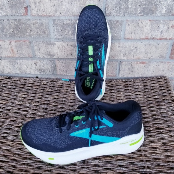 Brooks Ghost Max Mens size 11. Minimal usage under 15 miles in Treadmill. - Picture 2 of 7